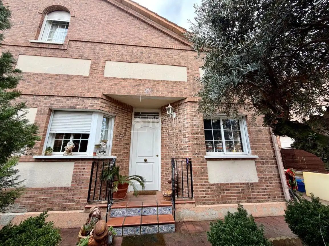 Casa adosada en venta en Villanueva de la Torre
