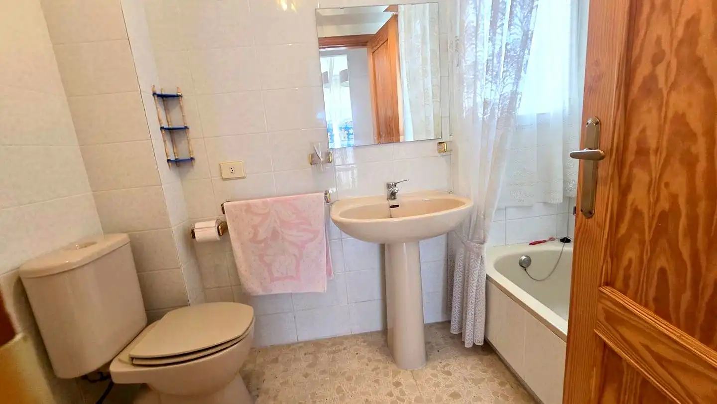 Bathroom of Apartments for rent in Gandia  with Terrace, Furnished and Community pool