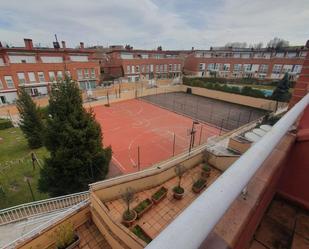 Vista exterior de Casa adosada en venda en Burgos Capital amb Calefacció, Jardí privat i Terrassa