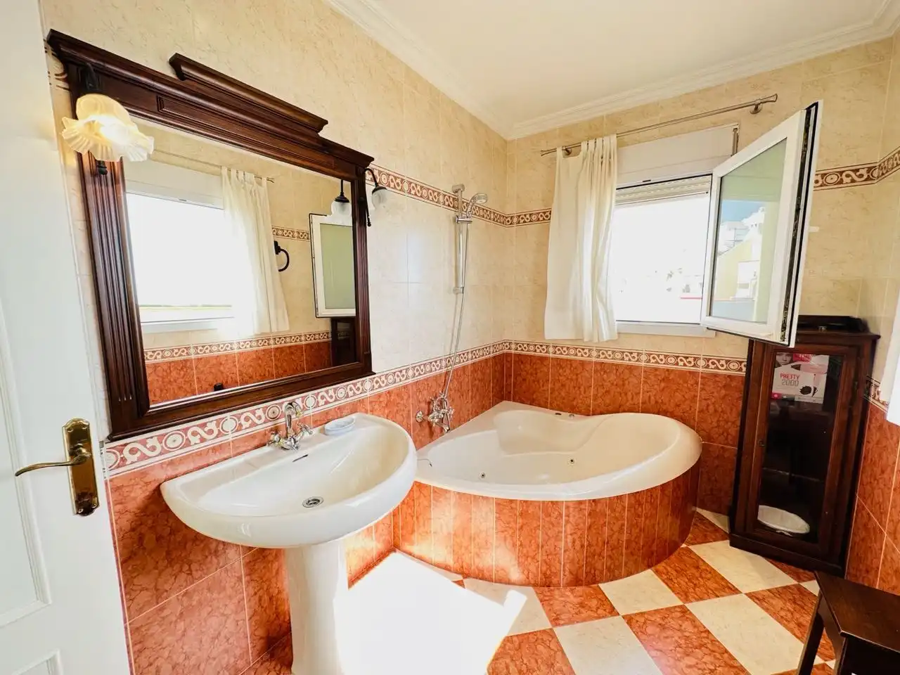 Bany de Casa o xalet en venda en Torrox amb Aire condicionat, Jardí privat i Traster