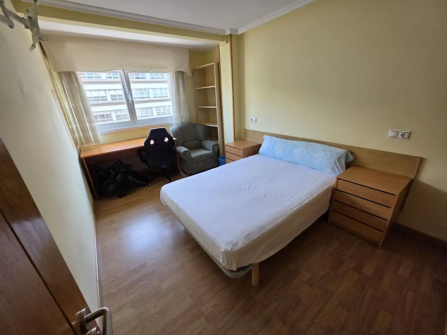 Habitación de Piso para compartir en A Coruña Capital  con Amueblado