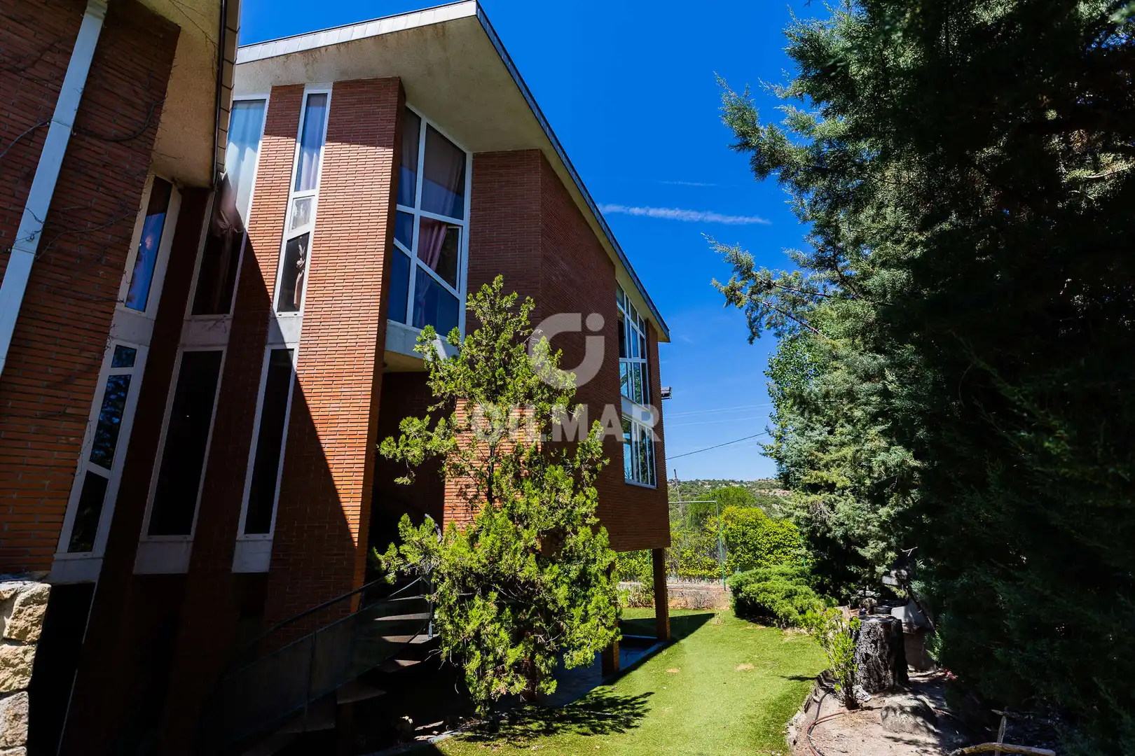 Vista exterior de Casa o xalet en venda en Hoyo de Manzanares amb Calefacció, Jardí privat i Piscina
