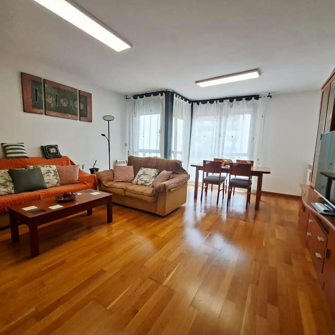 Sala d'estar de Pis en venda en Zaragoza amb Terrassa, Traster i Piscina