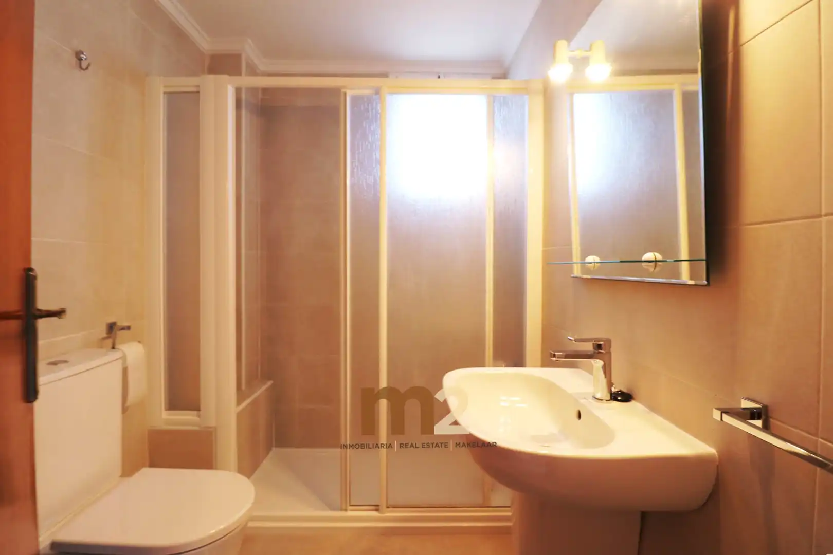 Bany de Apartament de lloguer en Guardamar del Segura amb Terrassa, Forn i Rentadora