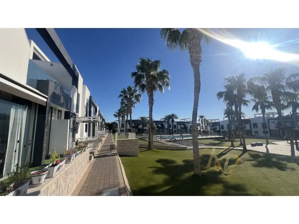 Außenansicht von Wohnungen zum Verkauf in Orihuela mit Klimaanlage