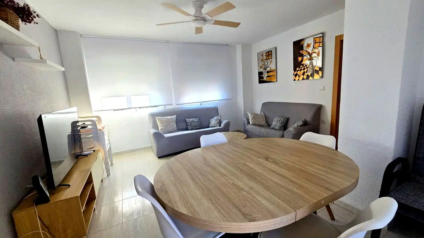 Sala de estar de Apartamento de alquiler en Gandia con Aire acondicionado, Terraza y Piscina comunitaria