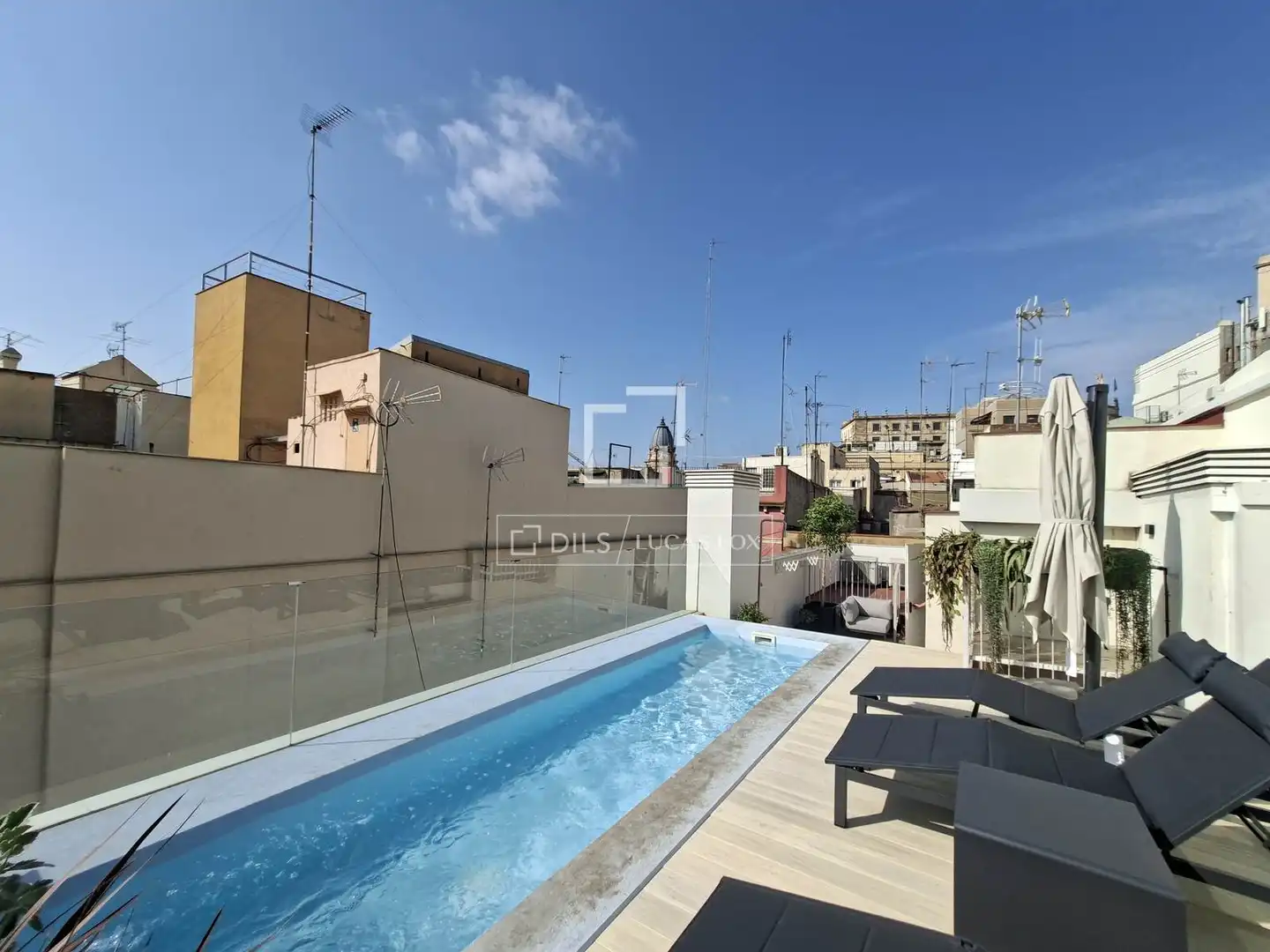 Piscina de Pis en venda en Barcelona amb Aire condicionat, Calefacció i Parquet
