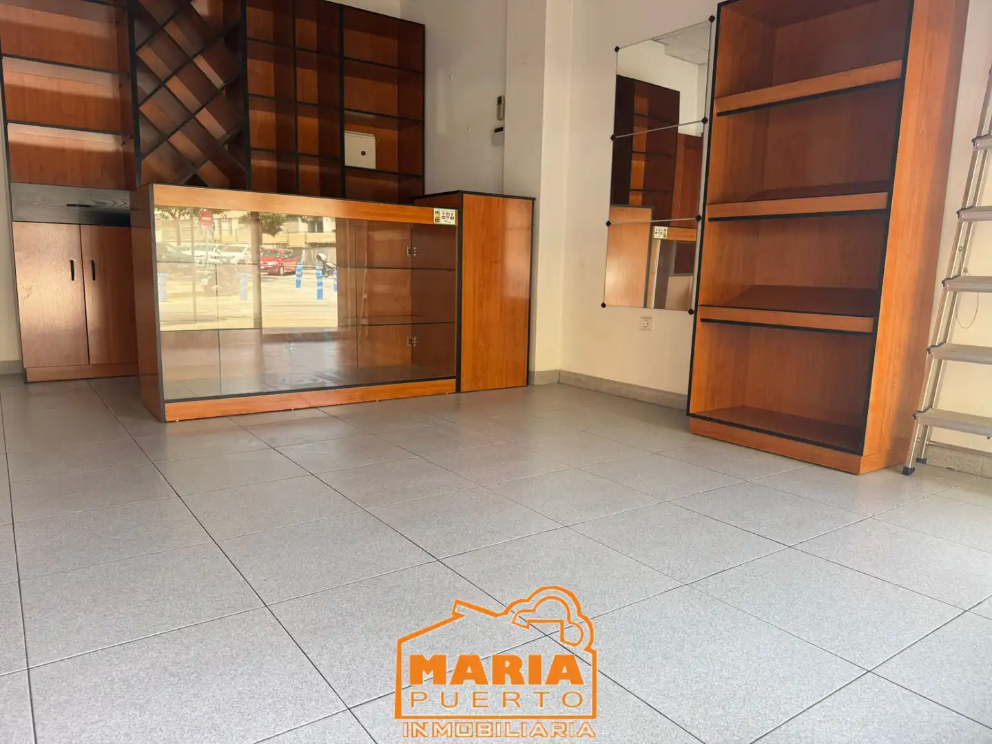 Local en venta en El Cónsul - Ciudad Universitaria - El Romeral