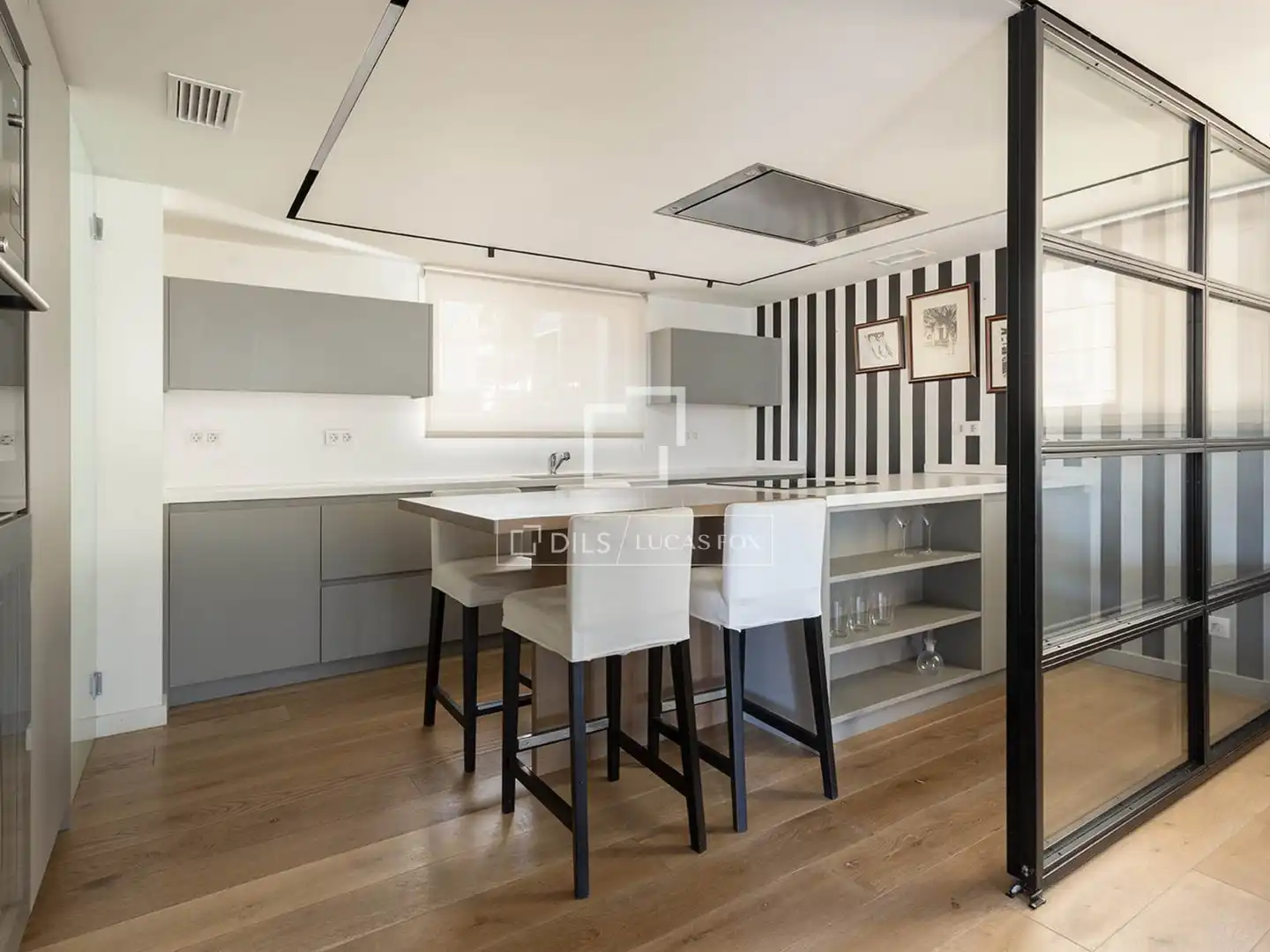 Küche von Wohnung zum Verkauf in Barcelona mit Klimaanlage und Terrasse