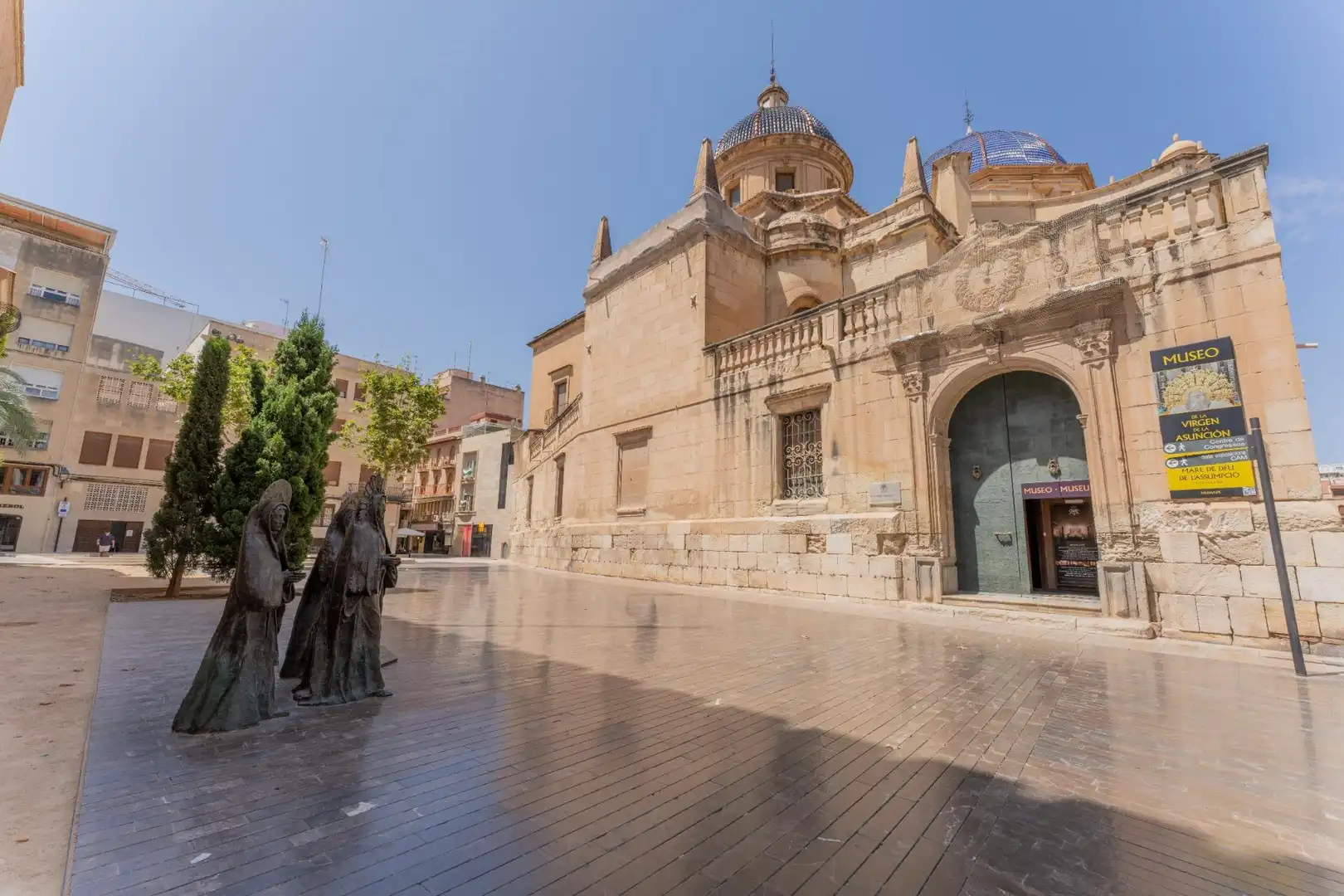 Vista exterior de Piso en venta en Elche / Elx con Aire acondicionado, Amueblado y Balcón