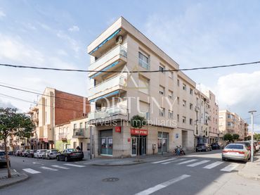 Pis amb balcó en venda a CARRER VINT-I-U