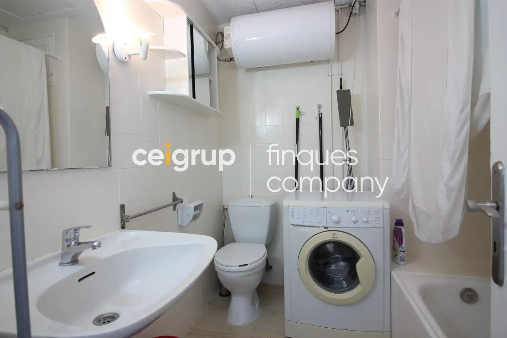 Bathroom of Study for sale in Roses  with Swimming Pool and Furnished
