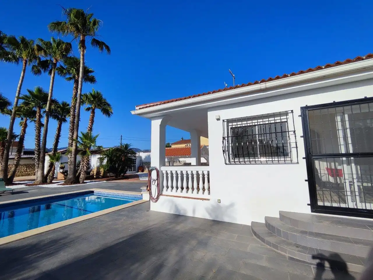 Vista exterior de Casa o chalet en venta en Alhaurín de la Torre con Aire acondicionado, Calefacción y Jardín privado