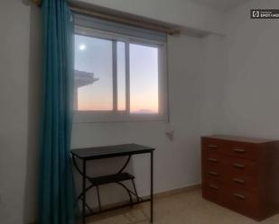 Bedroom of Flat to share in Paterna  with Air Conditioner and Terrace