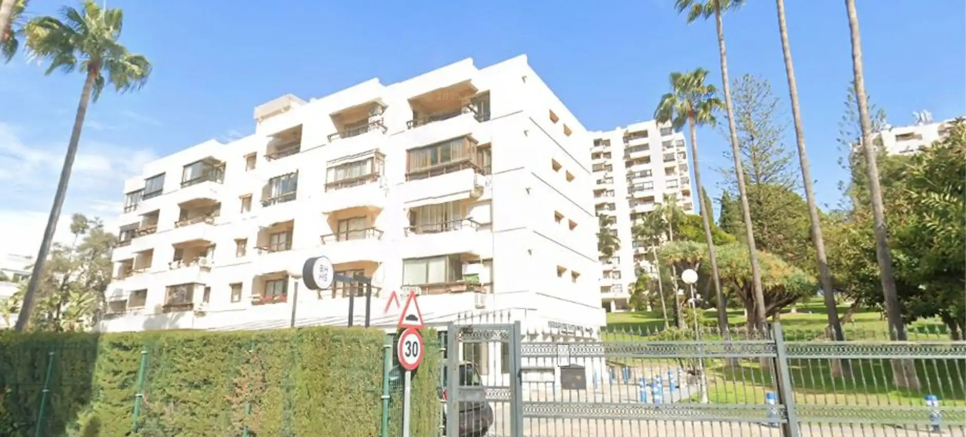 Vista exterior de Apartamento en venta en Marbella con Aire acondicionado, Calefacción y Amueblado