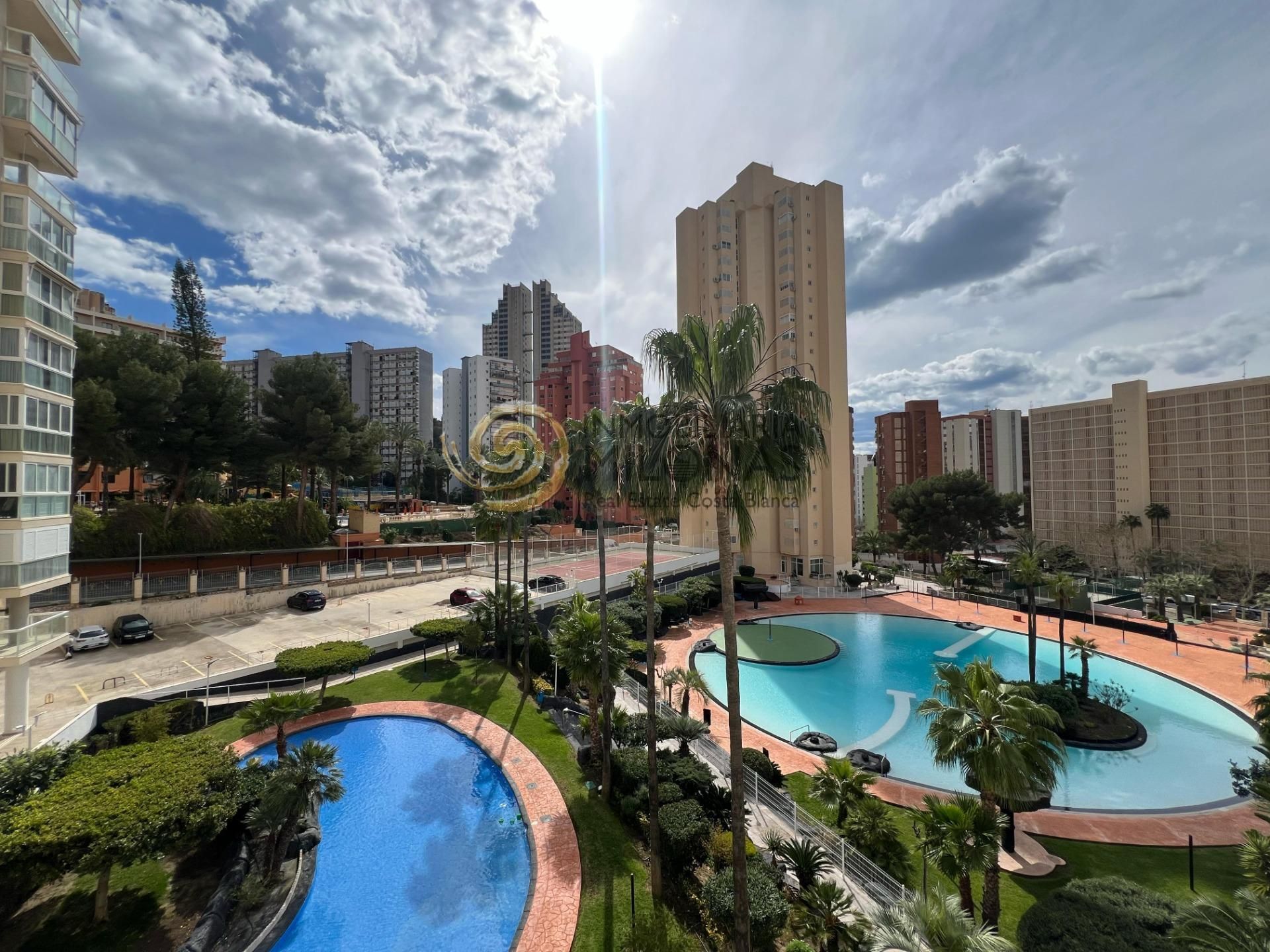 Piscina de Pis en venda en Benidorm amb Jardí privat, Terrassa i Piscina comunitària