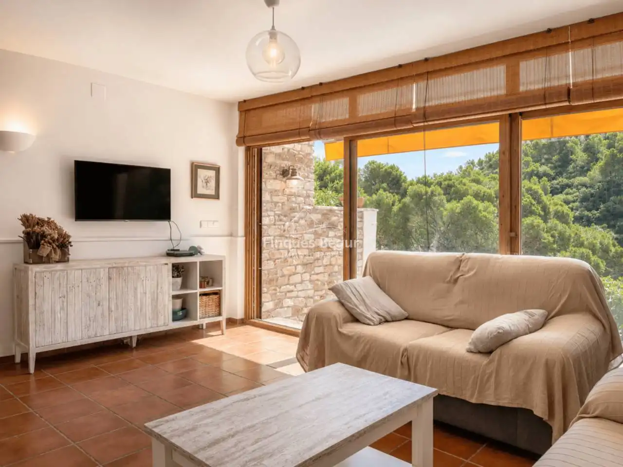 Sala de estar de Apartamento en venta en Begur con Terraza, Amueblado y Balcón