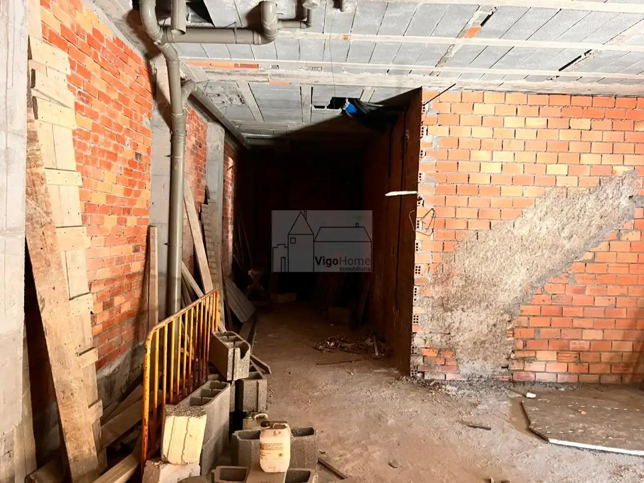 Planta baja en venta en Vigo  con Calefacción