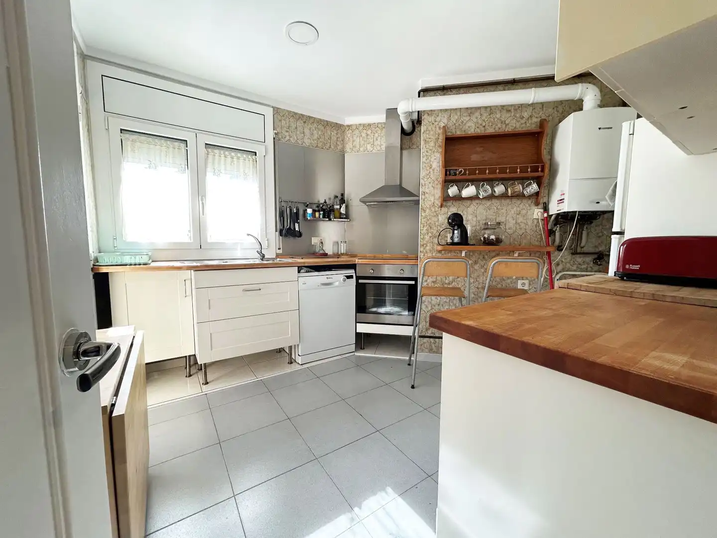 Cocina de Piso en venta en Torelló con Calefacción, Terraza y Trastero