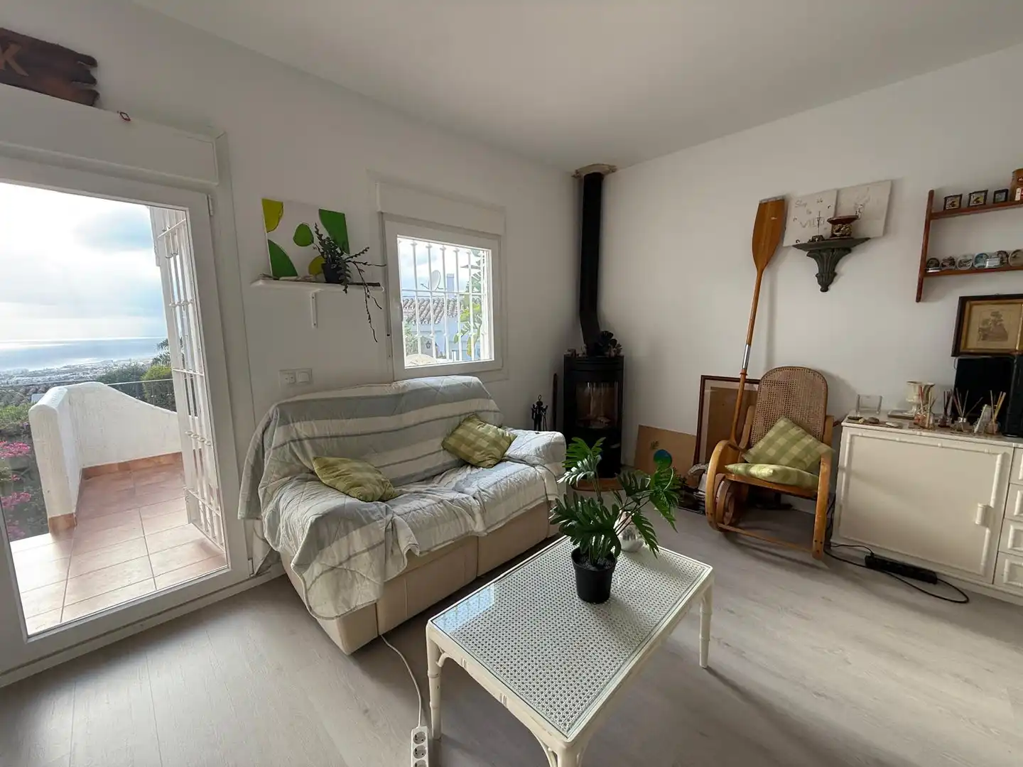 Sala d'estar de Casa adosada en venda en Marbella amb Aire condicionat, Calefacció i Terrassa