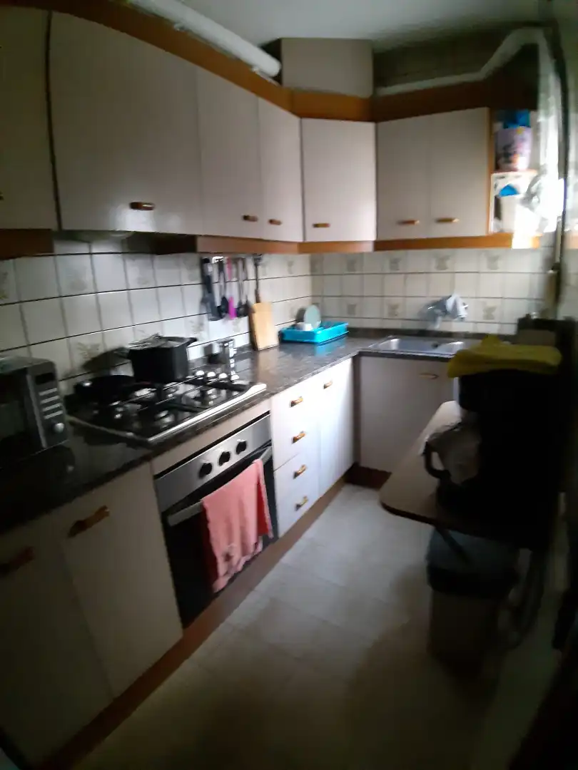 Küche von Wohnung zur Miete in Cornellà de Llobregat mit Ofen, Mikrowelle und Haustiere erlaubt
