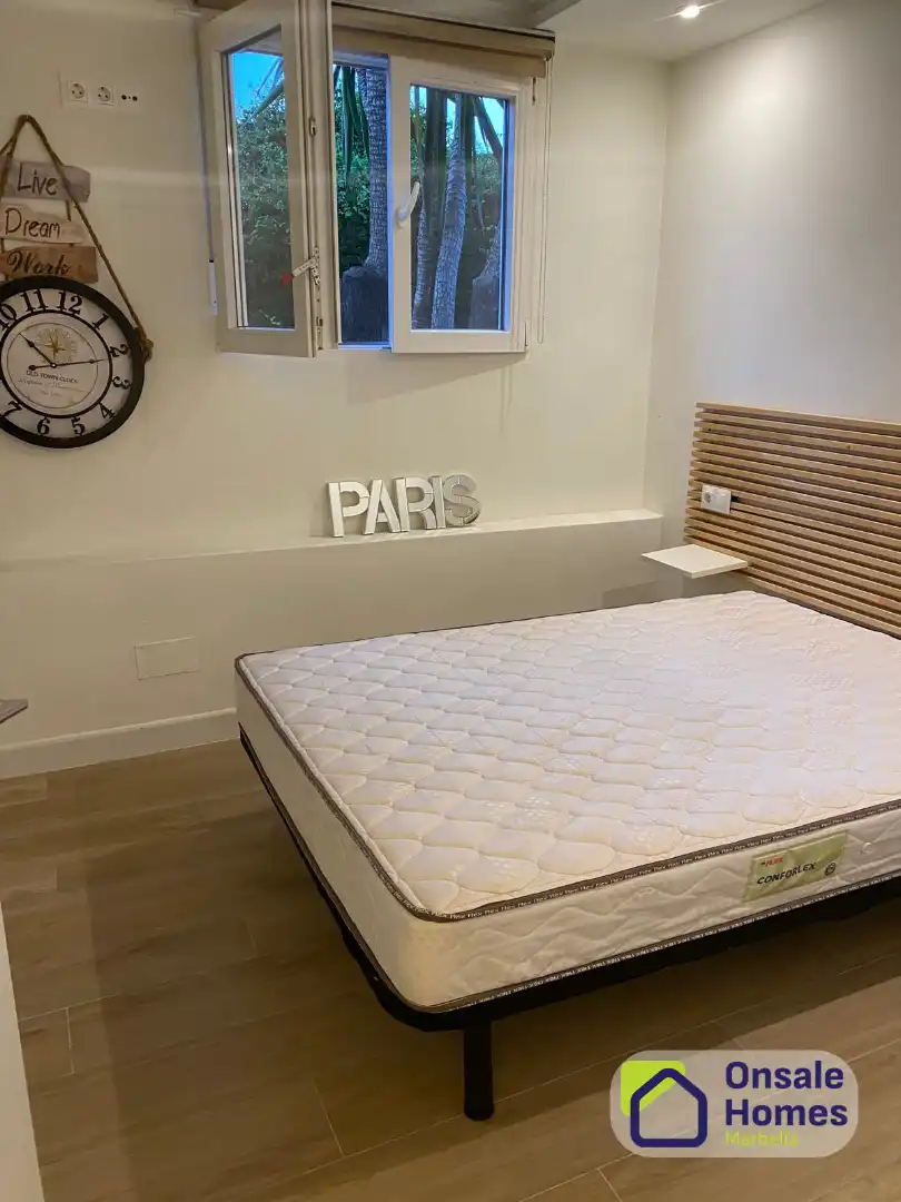 Dormitori de Pis de lloguer en Marbella amb Aire condicionat, Moblat i Piscina comunitària
