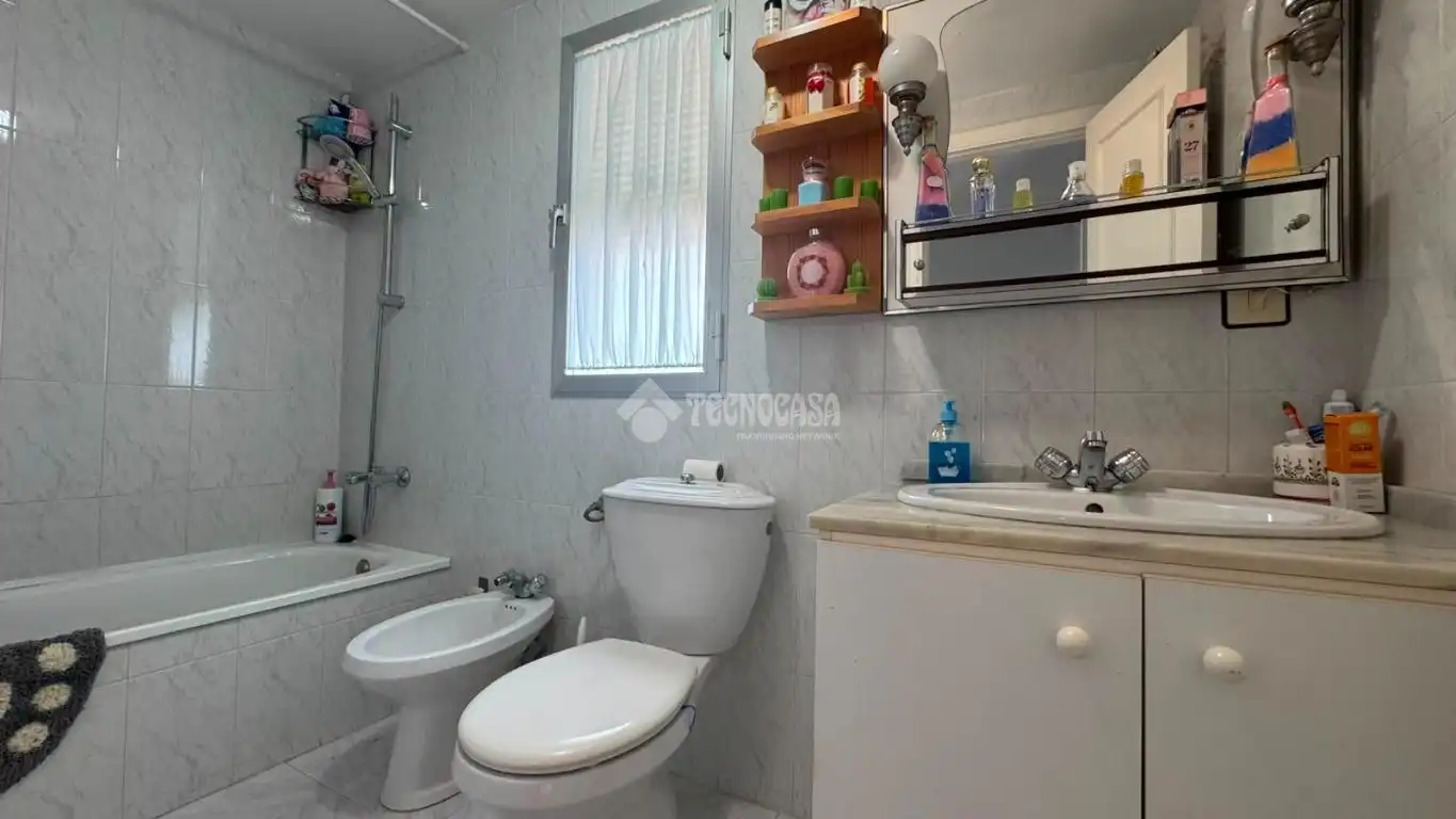 Baño de Dúplex en venta en Motril con Terraza, Piscina y Piscina comunitaria