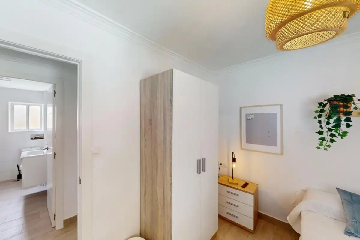 Schlafzimmer von Wohnungen zur untervermieten in Jerez de la Frontera mit Möbliert, Waschmaschine und Mikrowelle