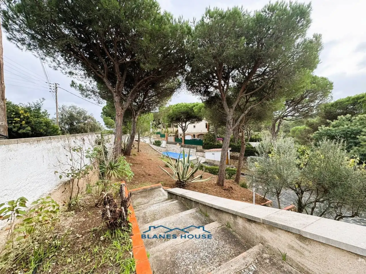 Vista exterior de Casa o xalet en venda en Tordera amb Aire condicionat, Jardí privat i Terrassa