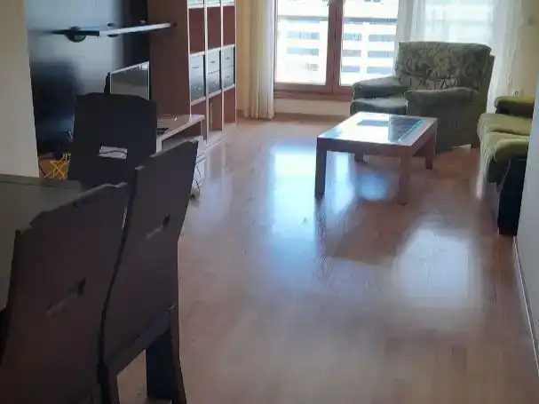 Sala de estar de Piso para compartir en Soria Capital  con Jardín privado, Trastero y Piscina