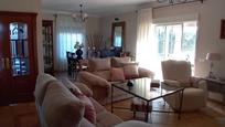 Sala d'estar de Casa o xalet en venda en  Córdoba Capital amb Aire condicionat, Calefacció i Jardí privat