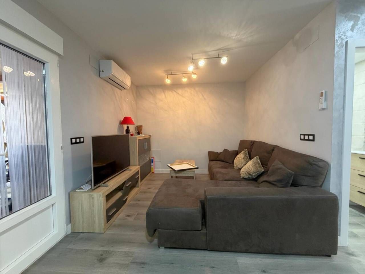 Living room of Single-family semi-detached for sale in Madrigueras  with Air Conditioner and Swimming Pool