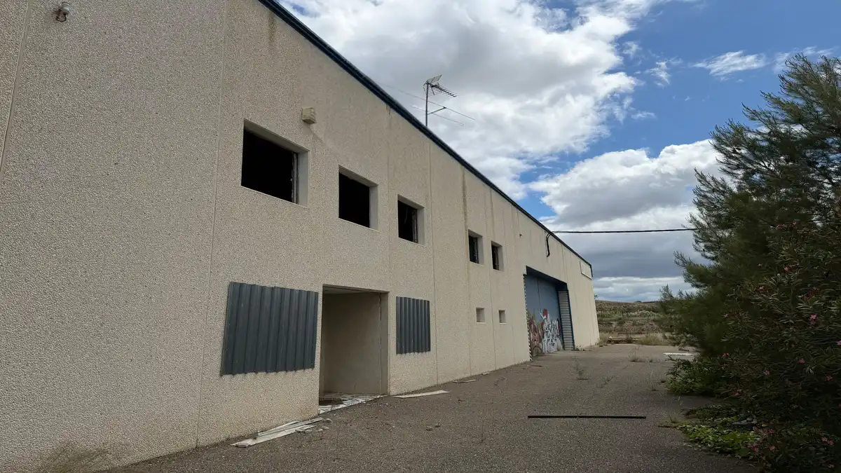 Vista exterior de Nau industrial en venda en San Mateo de Gállego