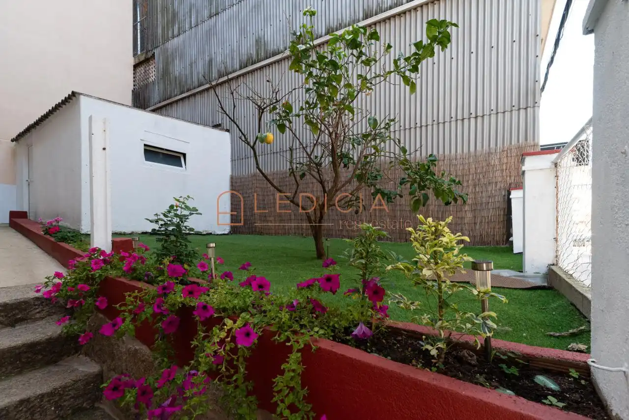 Terrassa de Casa o xalet de lloguer en Cangas  amb Calefacció, Jardí privat i Parquet