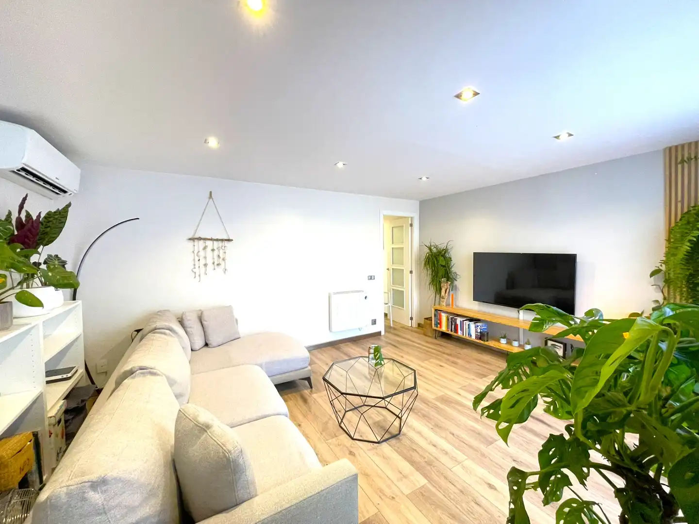 Living room of Flat for sale in Mataró  with Air Conditioner, Parquet flooring and Terrace