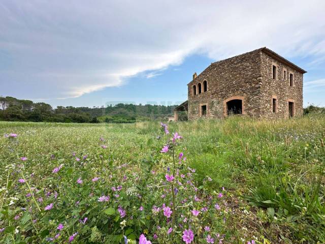 Finca rústica en Venta en Les Serres de Sant Sadurní  en Cruïlles, Monells I Sant Sadurní de L'Heura