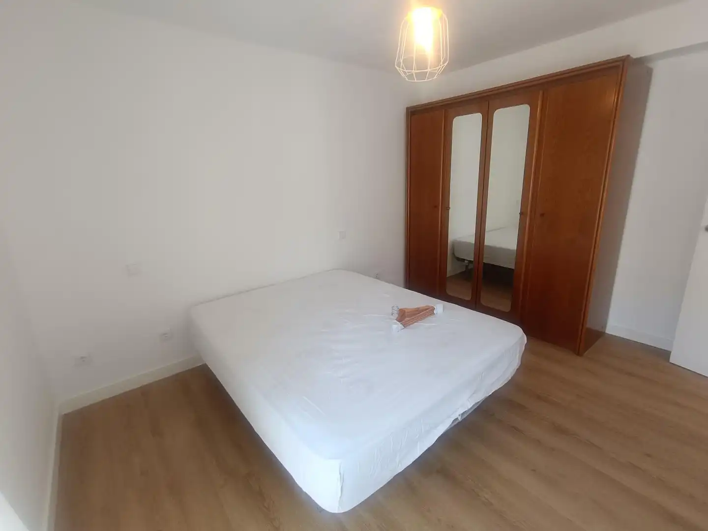 Schlafzimmer von Wohnung zur Miete in Santander mit Abstellraum, Möbliert und Balkon