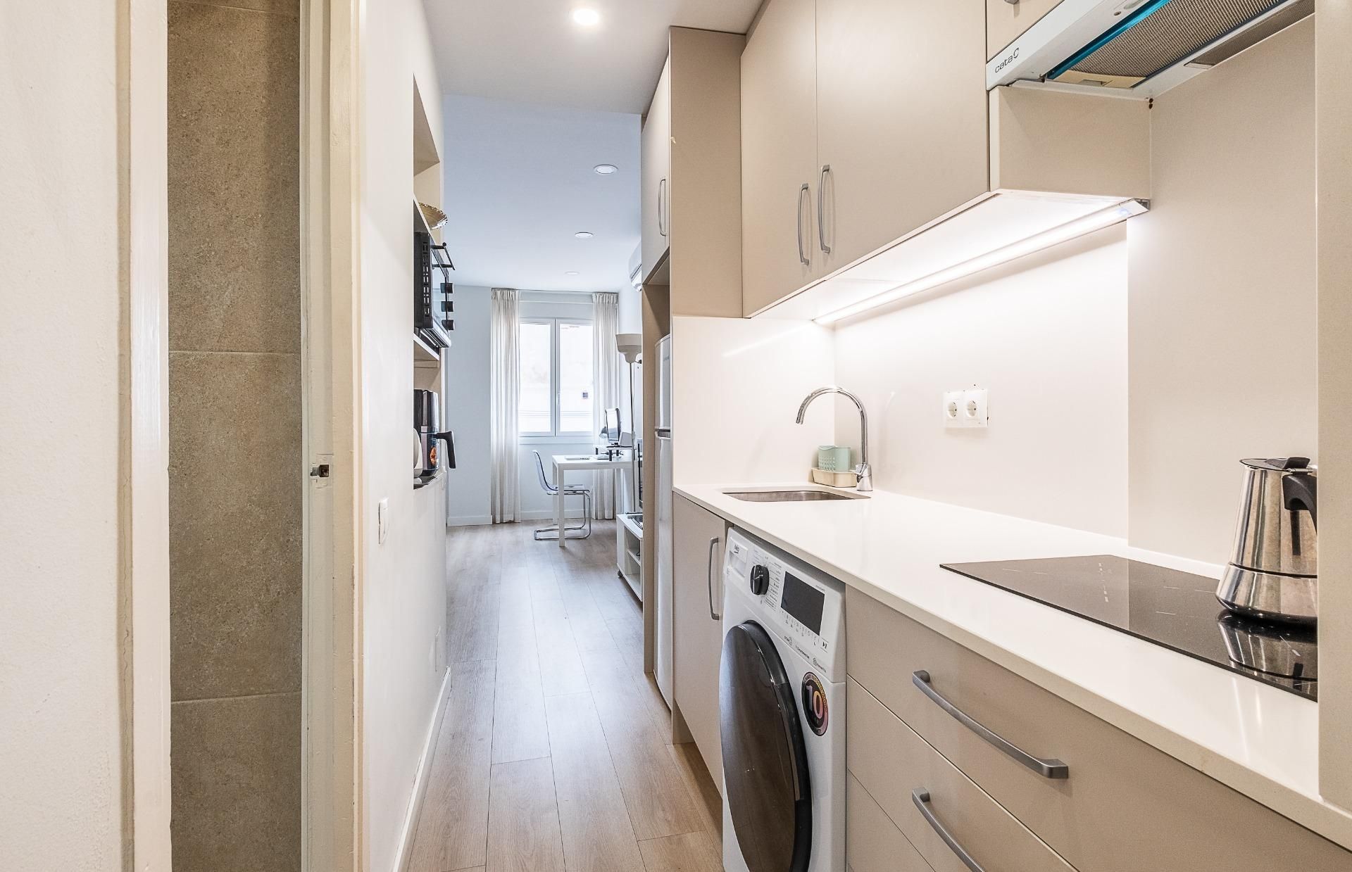 Piso en venta en Calle MESON DE PAREDES, Embajadores - Lavapiés, Centro