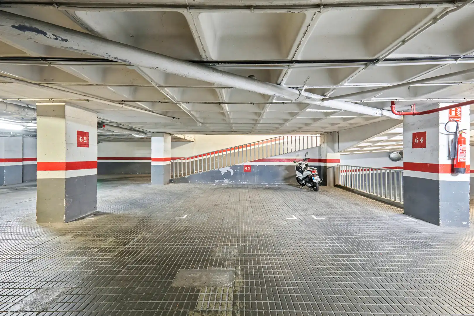 Parking de Piso en venta en Barcelona con Aire acondicionado, Calefacción y Parquet