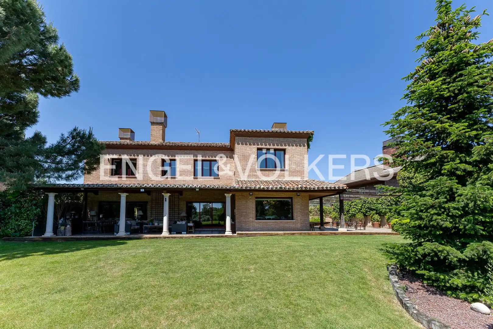 Vista exterior de Casa o xalet en venda en Majadahonda amb Calefacció, Jardí privat i Terrassa