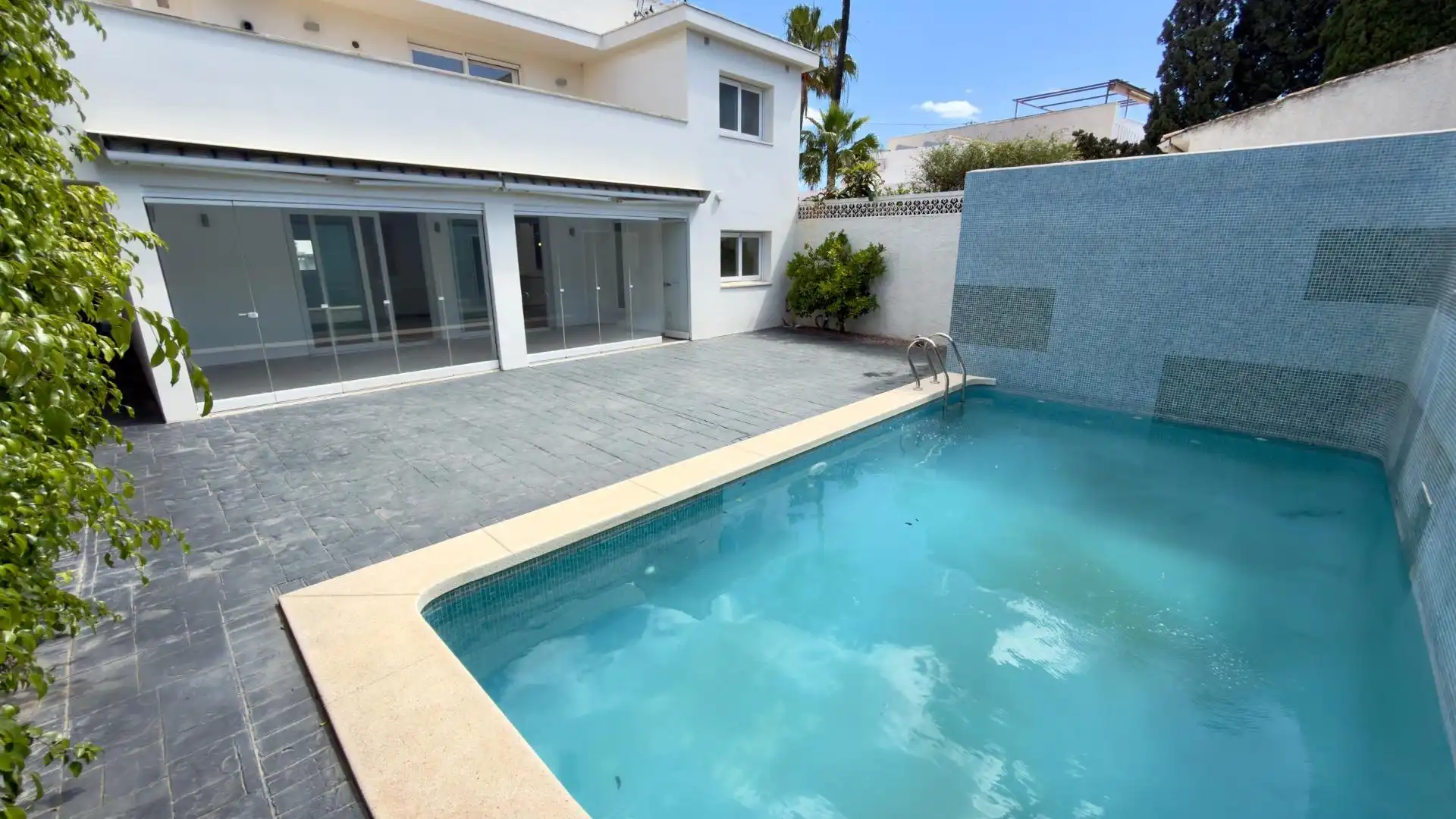 Swimming pool of Detached homes for sale in L'Alfàs del Pi  with Air Conditioner, Heating and Terrace