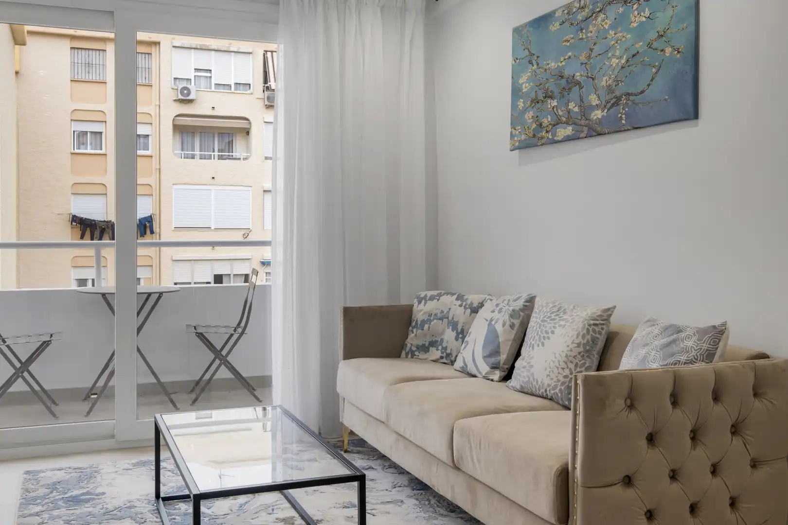 Sala de estar de Apartamento en venta en Estepona con Aire acondicionado, Terraza y Amueblado