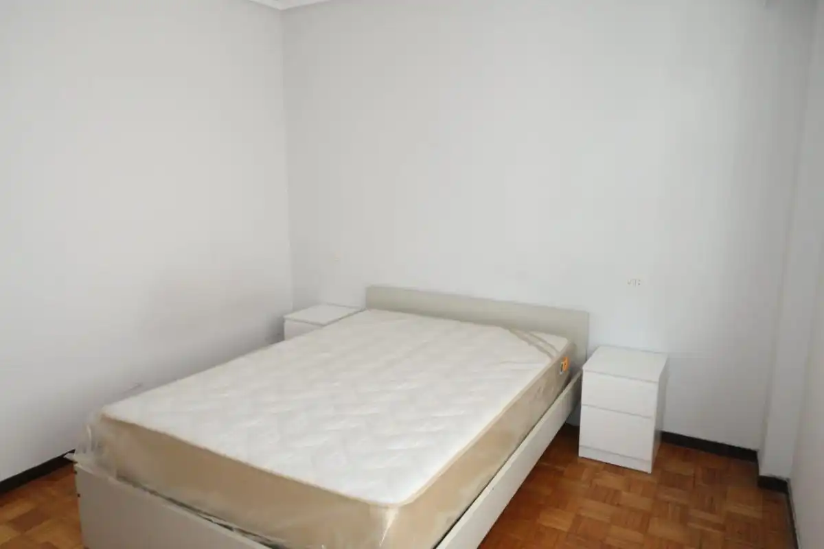 Schlafzimmer von Wohnung zur Miete in A Coruña Capital  mit Parkett