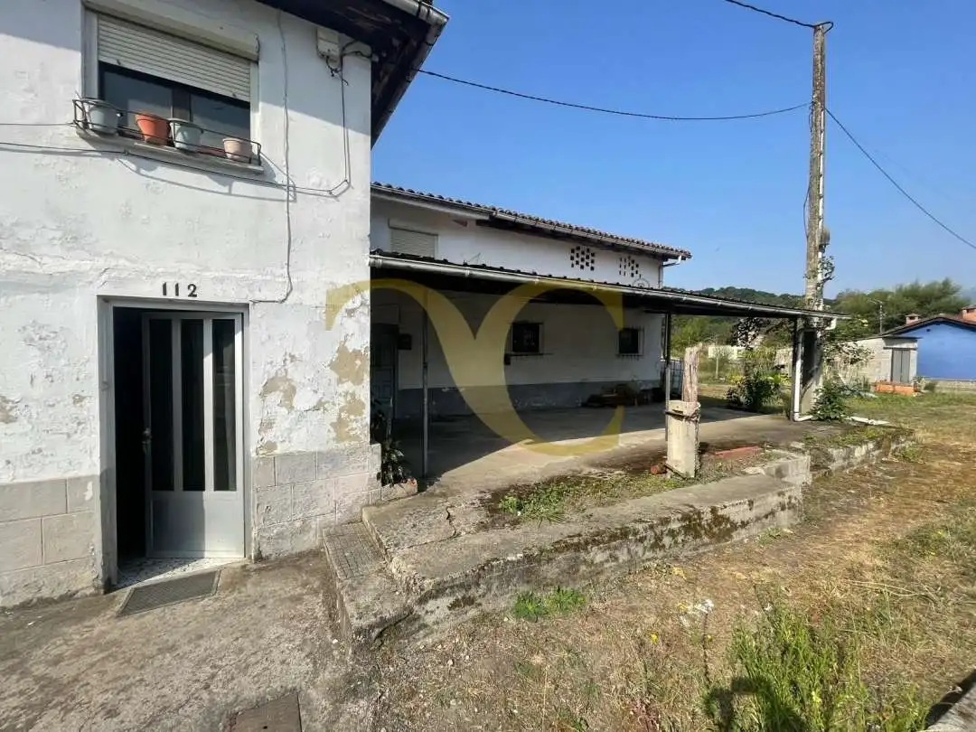 Vista exterior de Casa o xalet en venda en Parres amb Calefacció, Jardí privat i Traster