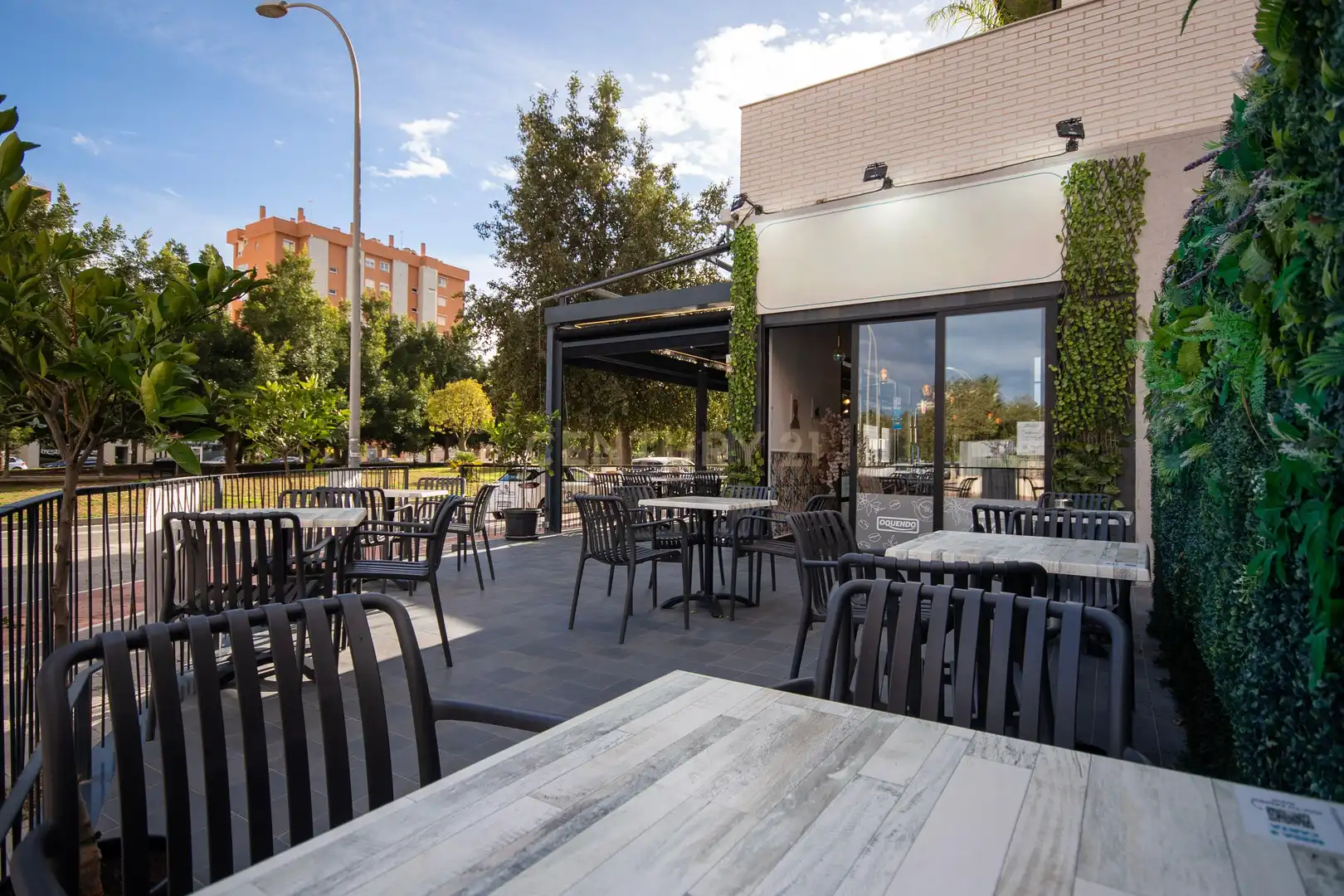 Terrasse von Geschaftsraum zur ubertragung in Alicante / Alacant mit Klimaanlage und Alarm