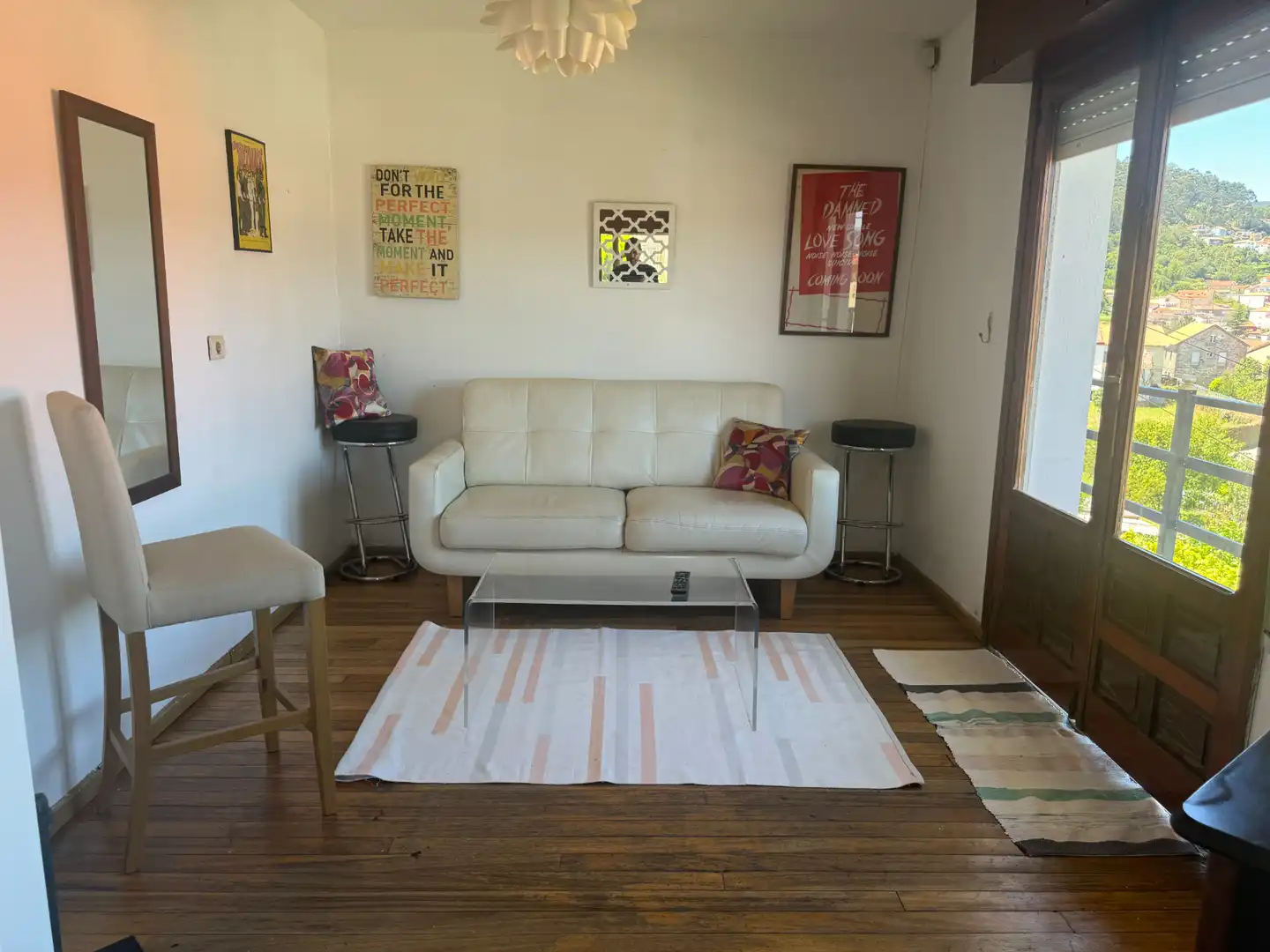Sala d'estar de Casa o xalet en venda en Muros amb Moblat