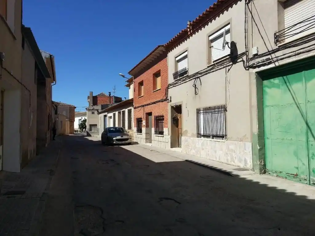 House with garden for sale in La Puebla de Almoradiel, imagen 2