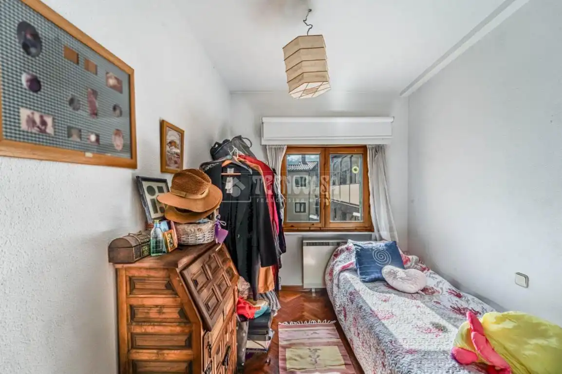 Habitación de Piso en venta en Madrid con Parquet y Balcón