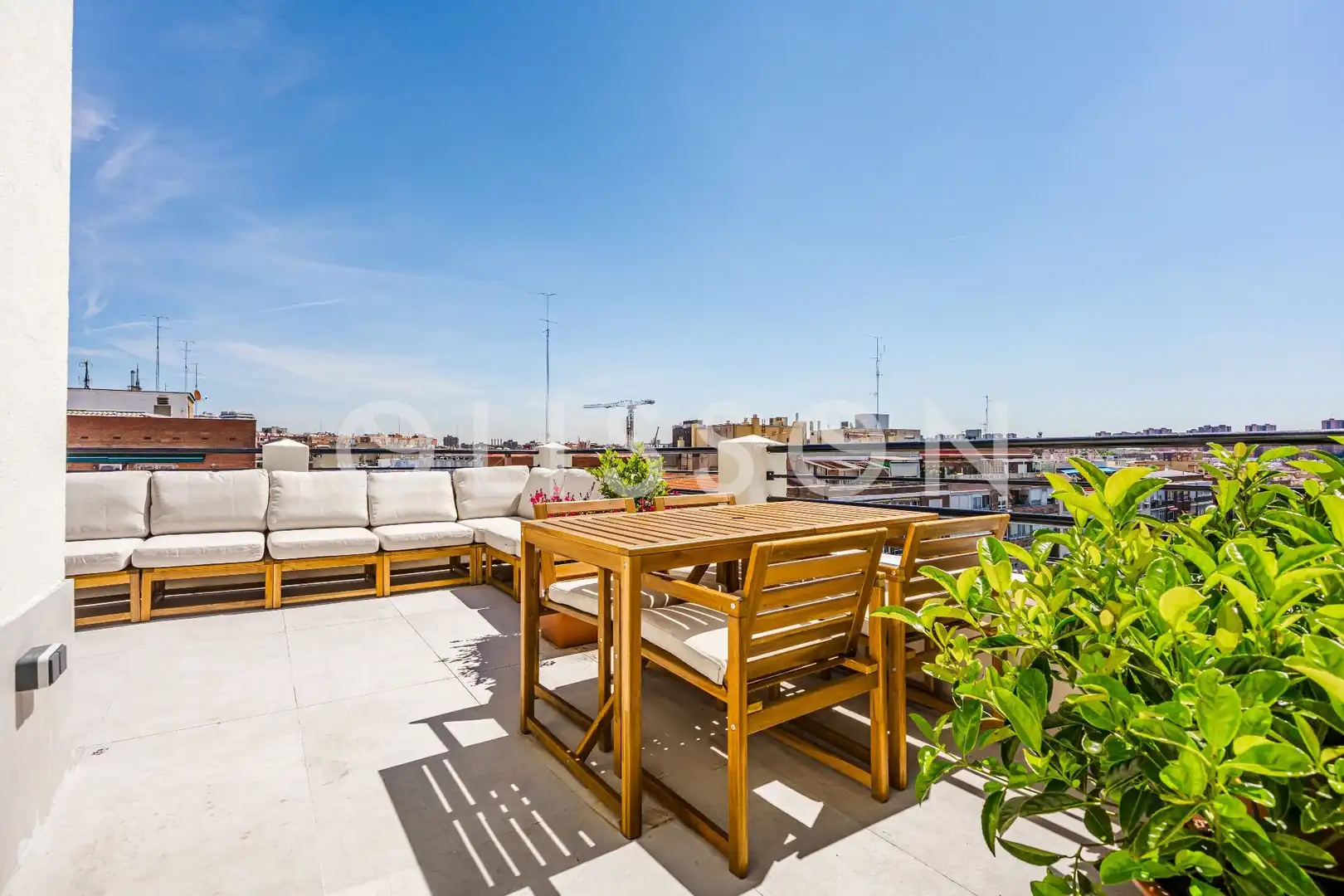 Terraza de Piso en venta en Madrid con Aire acondicionado, Calefacción y Jardín privado