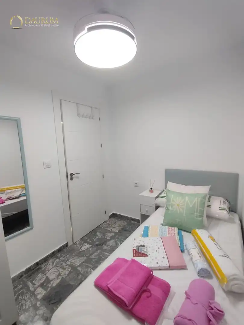 Bedroom of Flat for sale in Sevilla  with Air Conditioner and Furnished